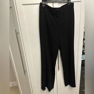 NWOT Theory dress pants with side slits at the hem. Size 8